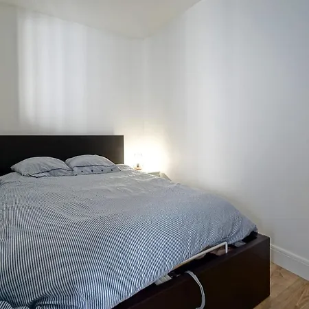 Nice Apt With Balcony Near Alesia דירה